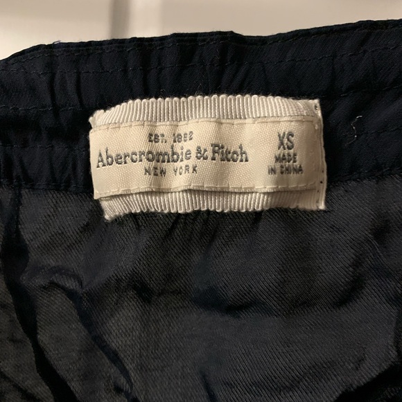 Abercrombie and Fitch Ruffled Tank Top in Navy - Size XS - Picture 4 of 4